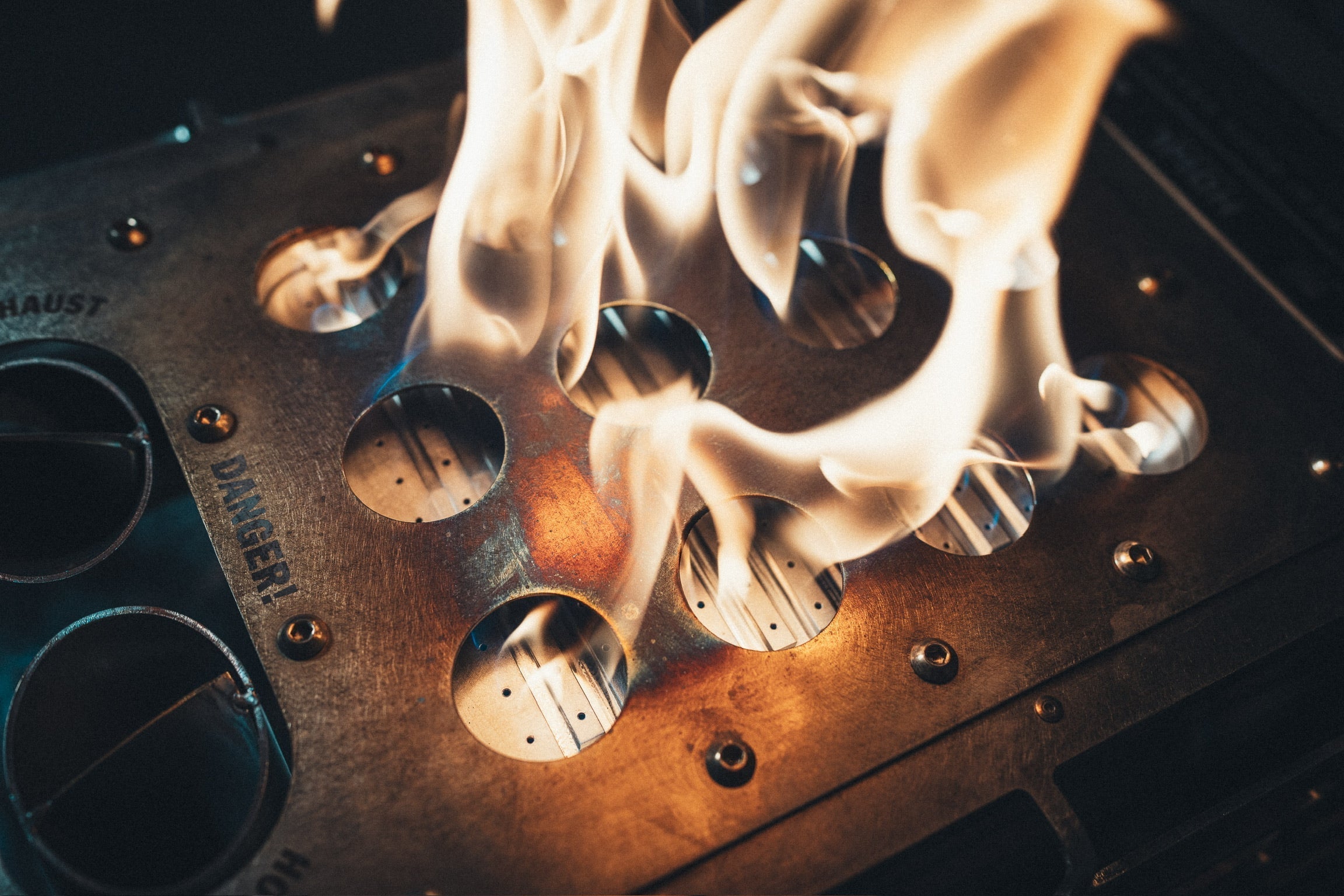 HOWL A-Flame Burner using 160 micro-emitters to create one tall propane flame